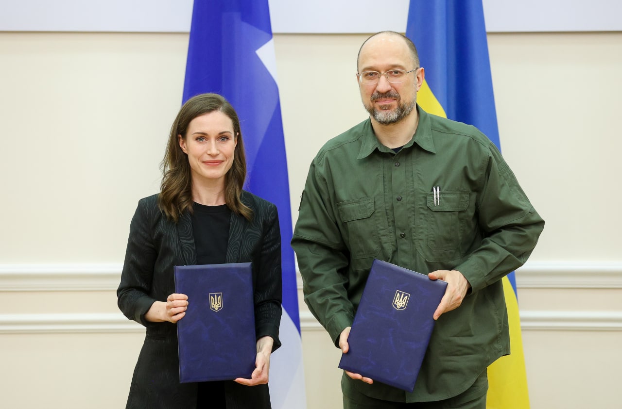 Прем’єр-міністр України Денис Шмигаль і Прем’єр-міністр Фінляндської Республіки Санна Марін продовжили реалізацію проєкту «Фінська підтримка реформи української школи» до 2023 року, підписавши відповідну угоду. Фото з Урядового порталу 